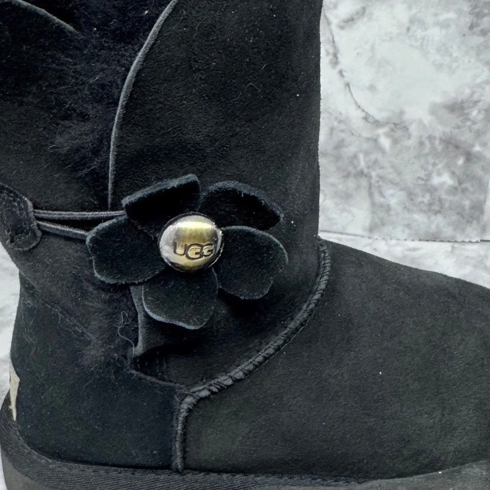 UGG bailey button